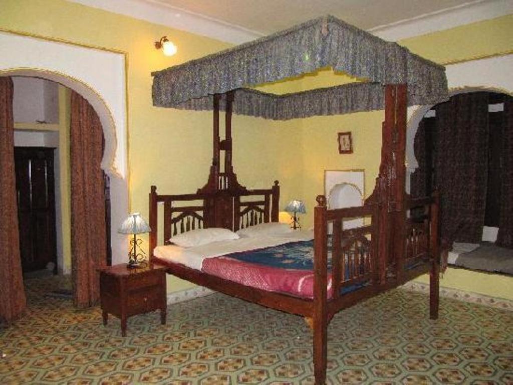 Bassi Fort Palace Chittorgarh Extérieur photo