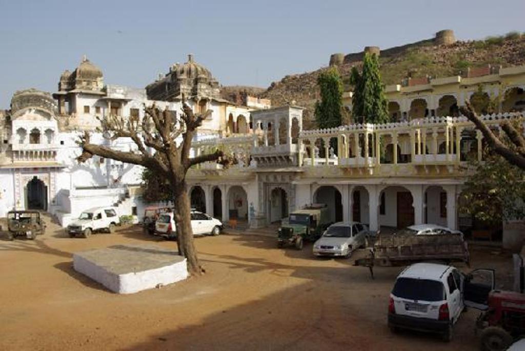 Bassi Fort Palace Chittorgarh Extérieur photo